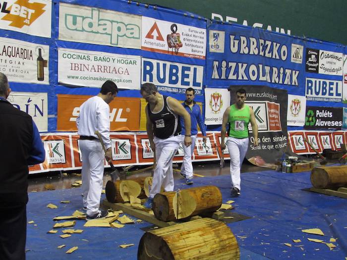 Larrañagak eta Otañok eskuratu dute Binakako Urrezko Aizkolarien txapelketako finalerako txartela