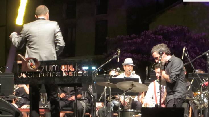 Erritmo biziko dantzak eta doinuak, ostiral gaua alaitzeko