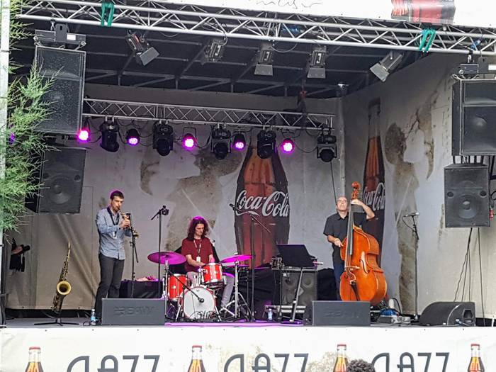 Julen Izarrak Heineken Jazzaldian jo du Trizak hirukotearekin