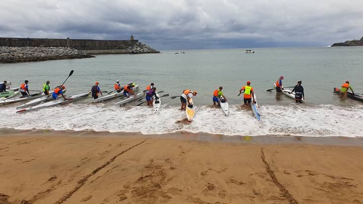 Ia 40 kayak ontzik jokatu dute Zumaia-Sakoneta-Zumaia proba