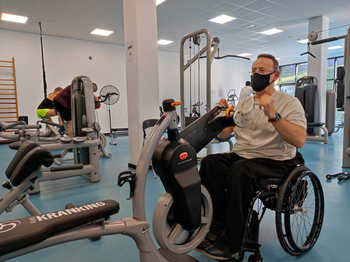 Kranking-a praktikatzeko makina jarri dute Azkoitiko Elkarguneko gimnasioan