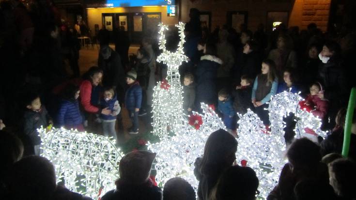 Auzo gehiagotara helduko dira aurten Gabonetako argiak  