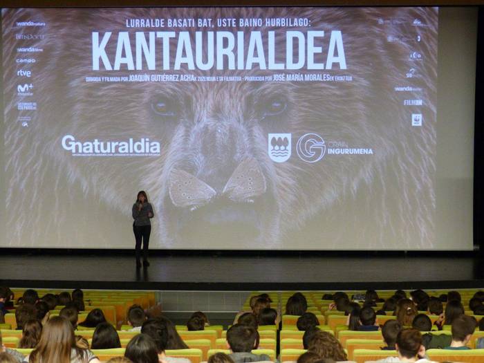 ‘Kantaurialdea’ filma eskainiko dute gaur Zumaiako Aita Mari aretoan