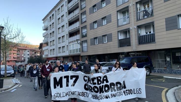 Gutxieneko soldata propioaren aldeko aldarriek eskualdeko kaleak hartu dituzte arratsaldean