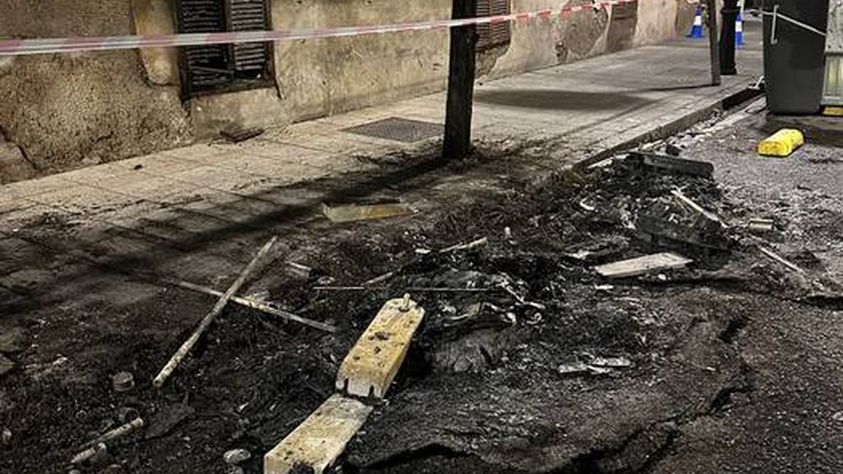 Herriko plaza inguruko zaborrontzien egoera