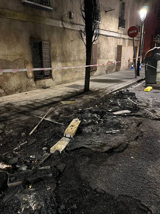 Herriko plaza inguruko zaborrontzien egoera