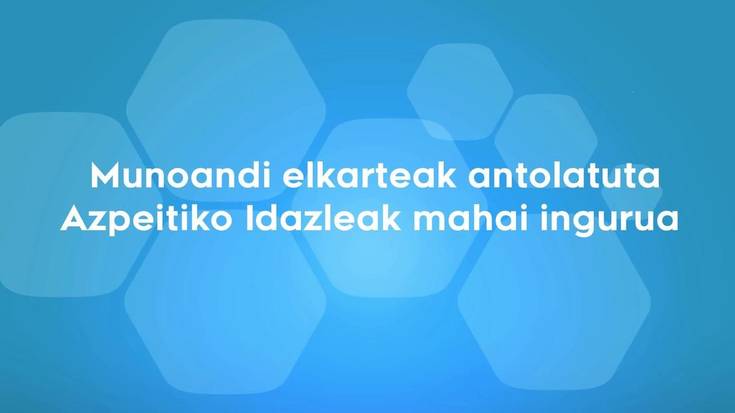 Munoandi elkarteak antolatuta Azpeitiko Idazleak mahai ingurua