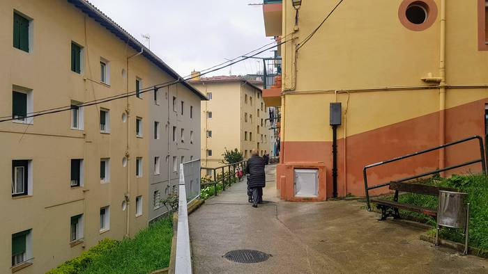 San Joseko etxepeetan igogailuak jartzeko proposamena aurkeztu du Zumaiako Udalak