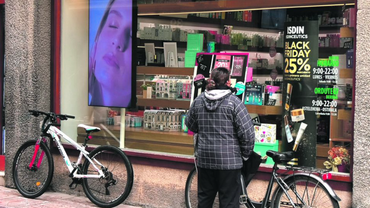 "Kalte handia egiten digu"