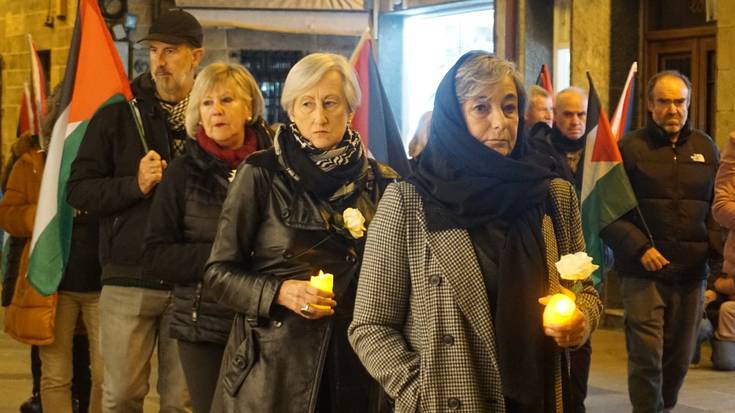 Palestinako sarraskiaren biktimak izan dituzte gogoan Zarauzko kaleetan