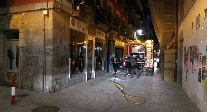 Azpeitiko soziedade bateko ke erauzgailuak su hartu duela eta, beren etxebizitzetatik atera dituzte hainbat lagun