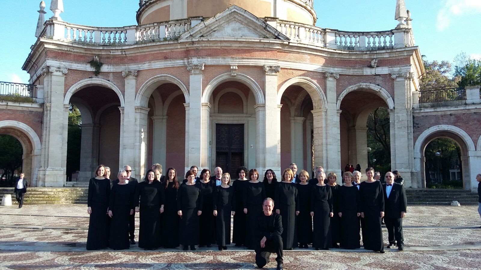 Aranjuez kantuz bete du Azkoitiko Iraurgi abesbatzak