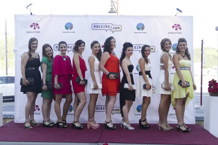 Gala gaueko argazki txokoa izango da bihar Saregileen plazan