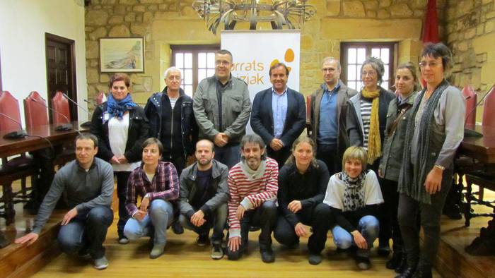 Zarauzko Udalak eta Bai Euskarari Ziurtagiriaren Elkarteak hitzarmena berritu dute