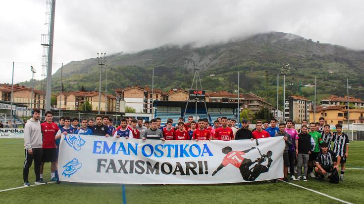 Elkartasuna, aldarriak eta jai giroa nagusi izan dira 'Eman ostikoa faxismoari' jardunaldian