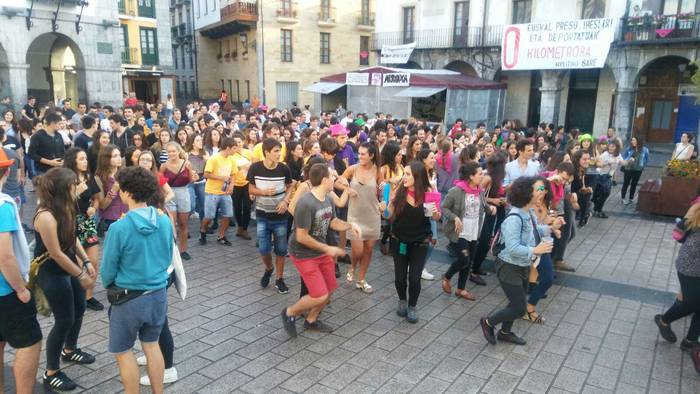 Zumba eginez agurtu dituzte gazteek San Inazio festak