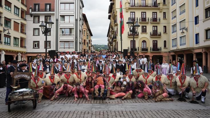 Festa osatzen duten eragileei aitortza