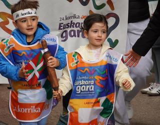 Euskararen aldeko aldarria ozen zabaldu dute Korrika Txikian
