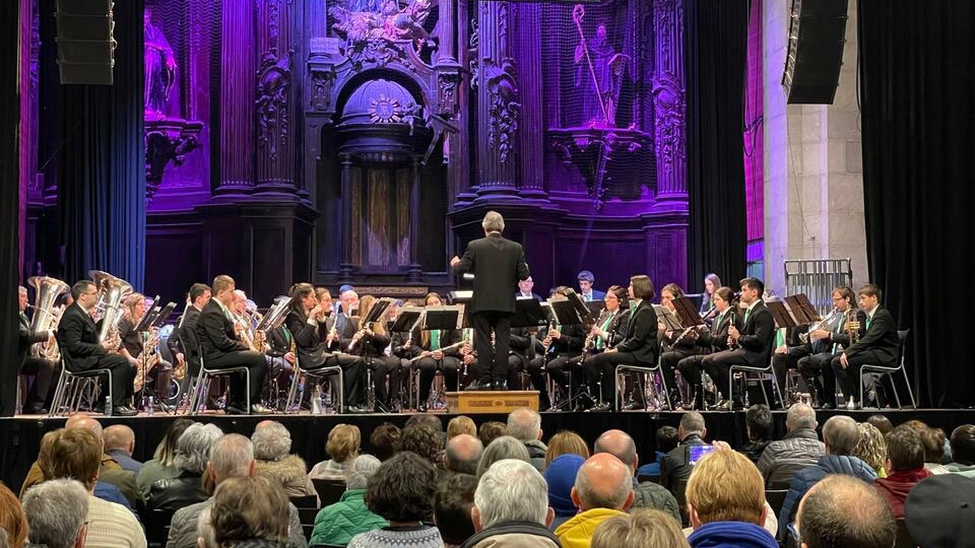 Errege egunari musika jarri dio Udal Musika Bandak