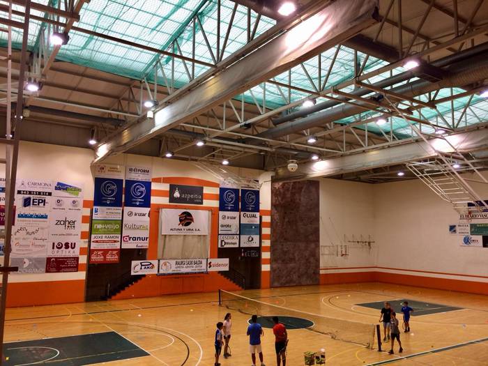 Azpeitiko kiroldegiko teilatua konpontzeko lanei ekingo diete astelehenean