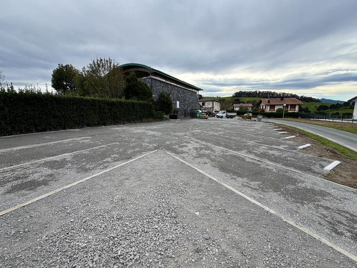 Askizuko aparkalekua txukundu eta antolatu du Getariako Udalak