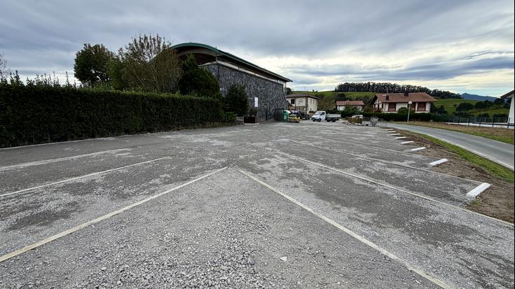 Askizuko aparkalekua txukundu eta antolatu du Getariako Udalak