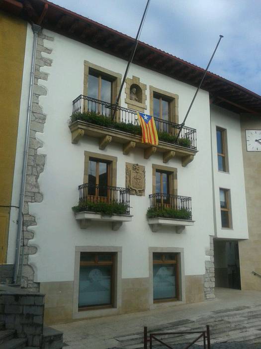Kataluniako bandera jarri da udaletxean