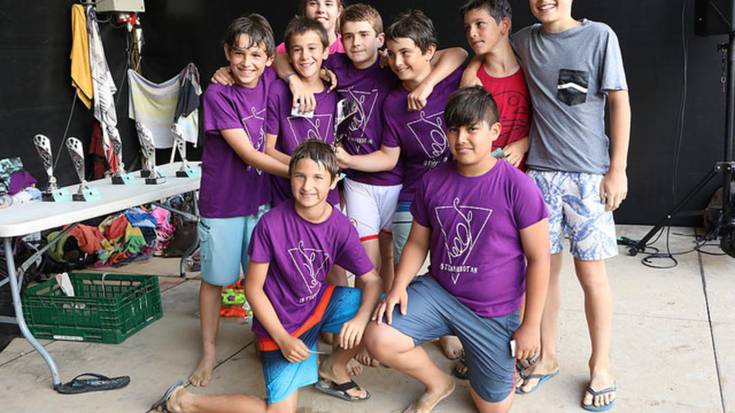 Irudietan: Txaparrotan txapelketako sari banaketa 