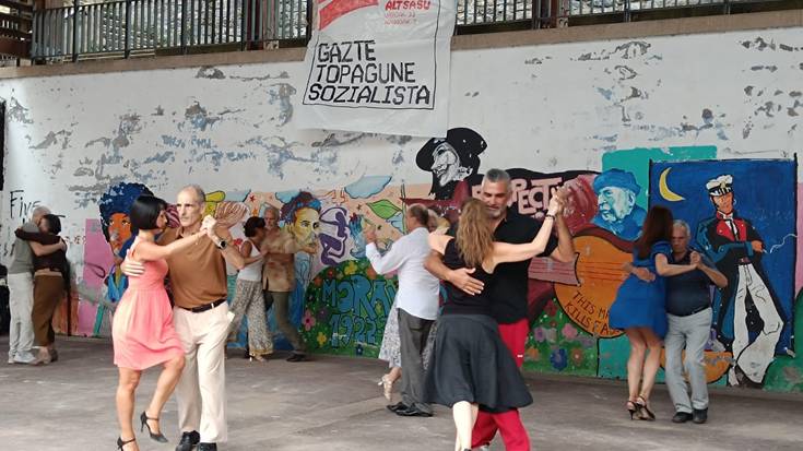 Tangoak Torreberriko aterpean