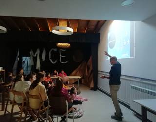 Sorbeltzen mundua ezagutzeko aukera izan dute Itziarko gazteek, Geoparkeak antolatutako jardunaldian