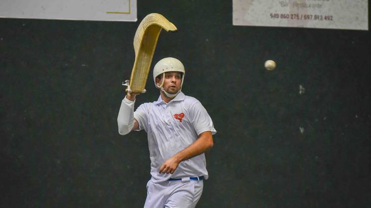 Unai Uranga: "Oso gustukoa izan da herrian jokatzea, hainbeste jenderekin"