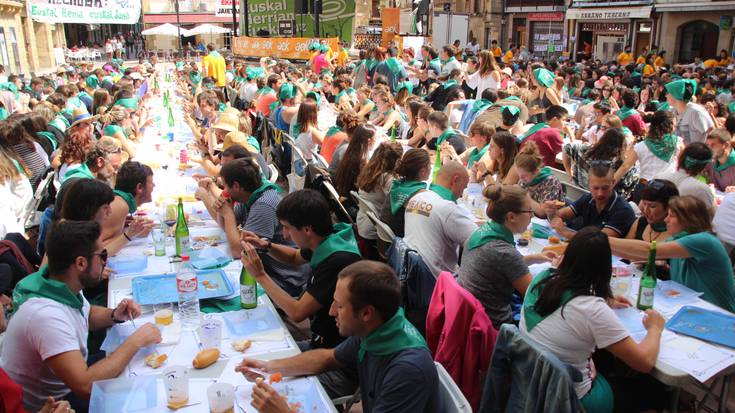 Euskaraz Bizi Eguneko txandak betetzeko deialdia egin du EHEek 