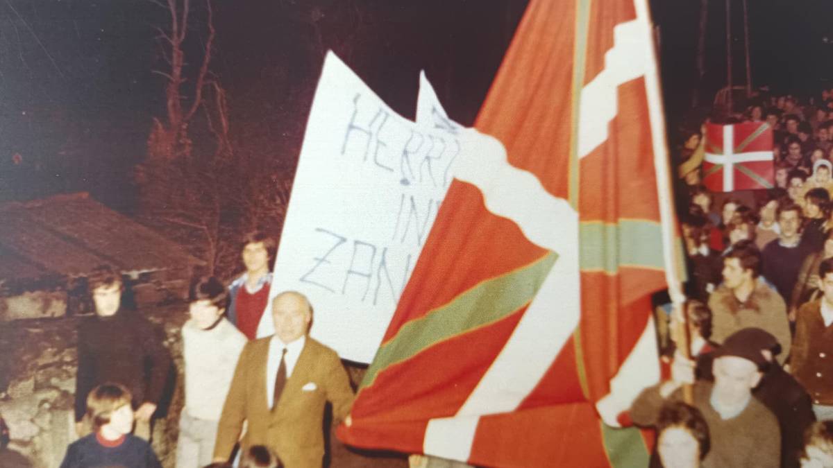 Kantujira, ikurrin berezi eta guzti