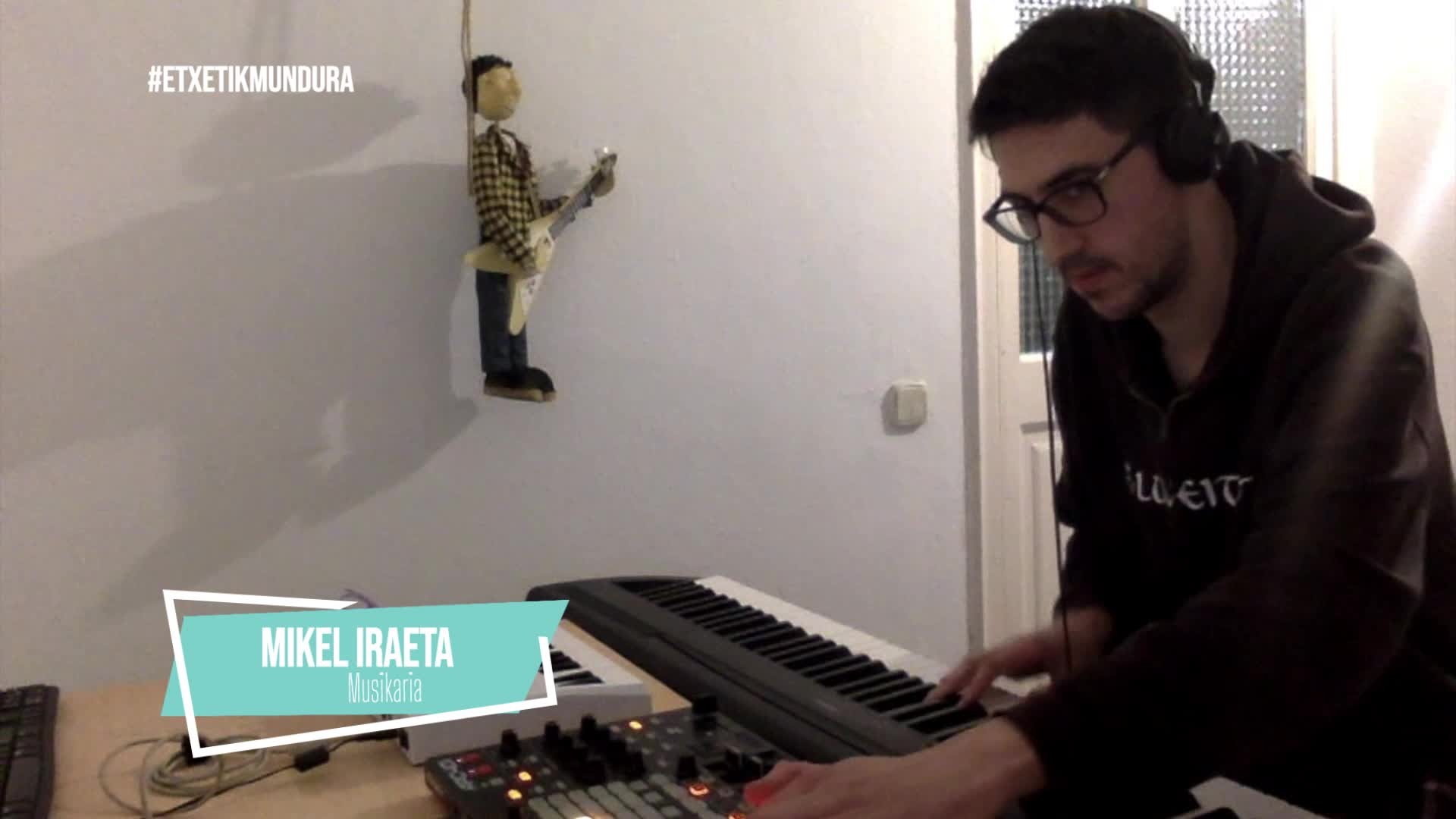 Mikel Iraeta musikariaren doinuak, gaur Etxetik Mundura saioan