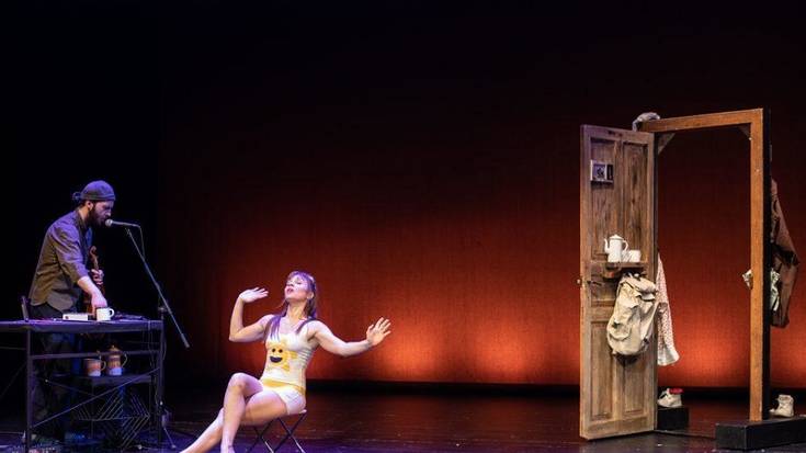 'Atearen bestaldean' ikuskizun parte hartzailea aurkeztuko du bihar Hika Teatroak