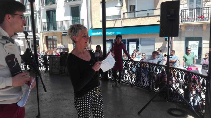 Irudietan: Yolanda Arrieta idazlea omendu dute Literaturian