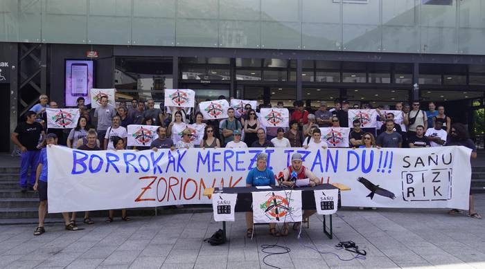 Piasperi ateak ixtea herritarren lanari, mobilizazioari eta kemenari esker lortu dutela uste dute elkarteek