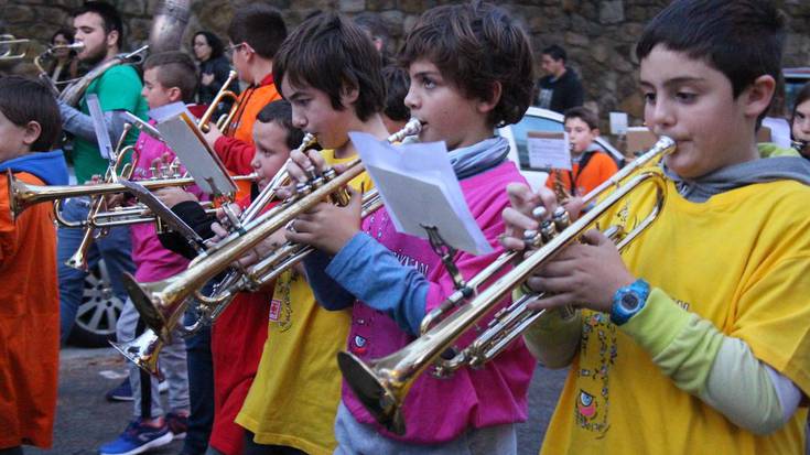 Kaleak girotu dituzte musika eskolakoek