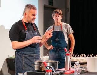 Aitzol Zugastik showcooking saioa eskainiko du Merkatu plazan