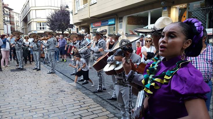 BIDEOA: Mariachien callejonadaren hasiera
