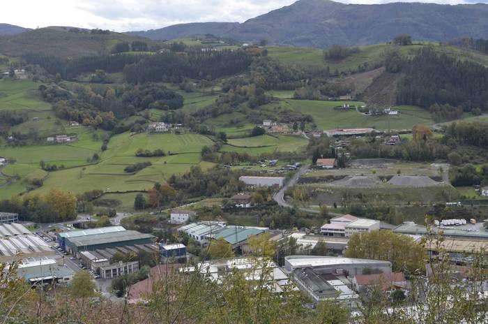 Larrinen industrialdea eraikitzeko hitzarmena sinatu dute Azpeitiko Udalak eta Sprilurrek