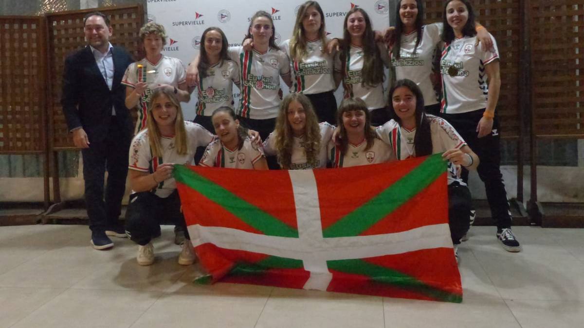 Naroa Agirre pilotariak urrezko hiru domina irabazi ditu Argentinan jokatutako Munduko Txapelketan