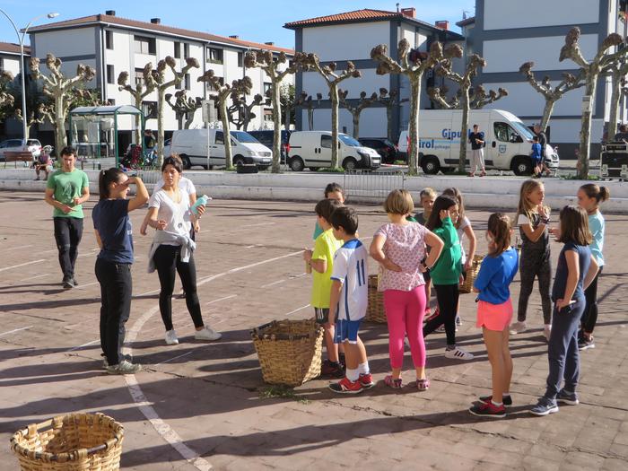 Haurrak protagonista Zarauzko Kuadrilla Eguneko lehen orduetan