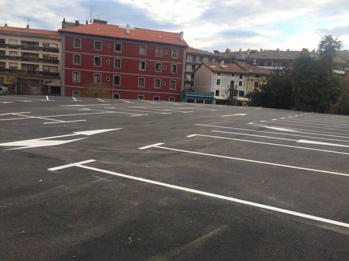 Bihar irekiko dute Azpeitiko Alberdi Etxeko aparkalekua, 30 plazarekin