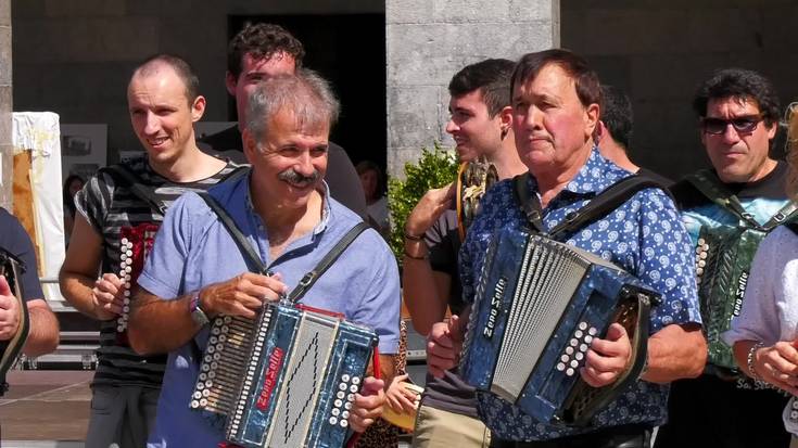 Azkoitiko I. Trikiti Egunek trikitilari eta zale mordoa bildu zituen