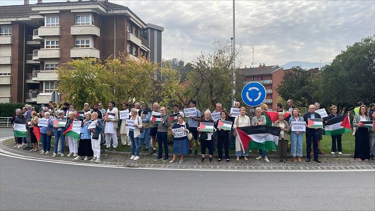 Elkarretaratze jendetsua egin dute Palestinaren egoera salatzeko