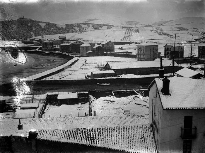 Elurrak estalitako Zumaia