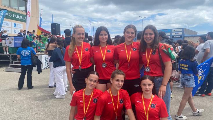 Zilarrezko domina lortu dute Zumaiako kadete neskek Espainiako trainerilla txapelketan