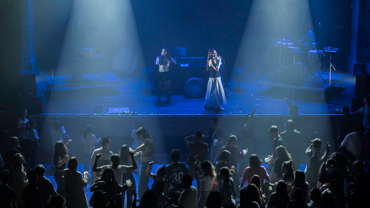 Giro aparta, Mirua eta Burutik taldeen emanaldietan