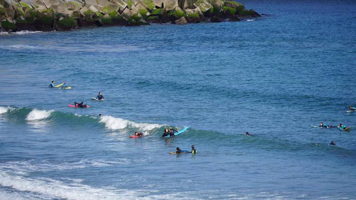 Orioko emakume surflarien eta surferako gogoz daudenen topaketa izan da gaur